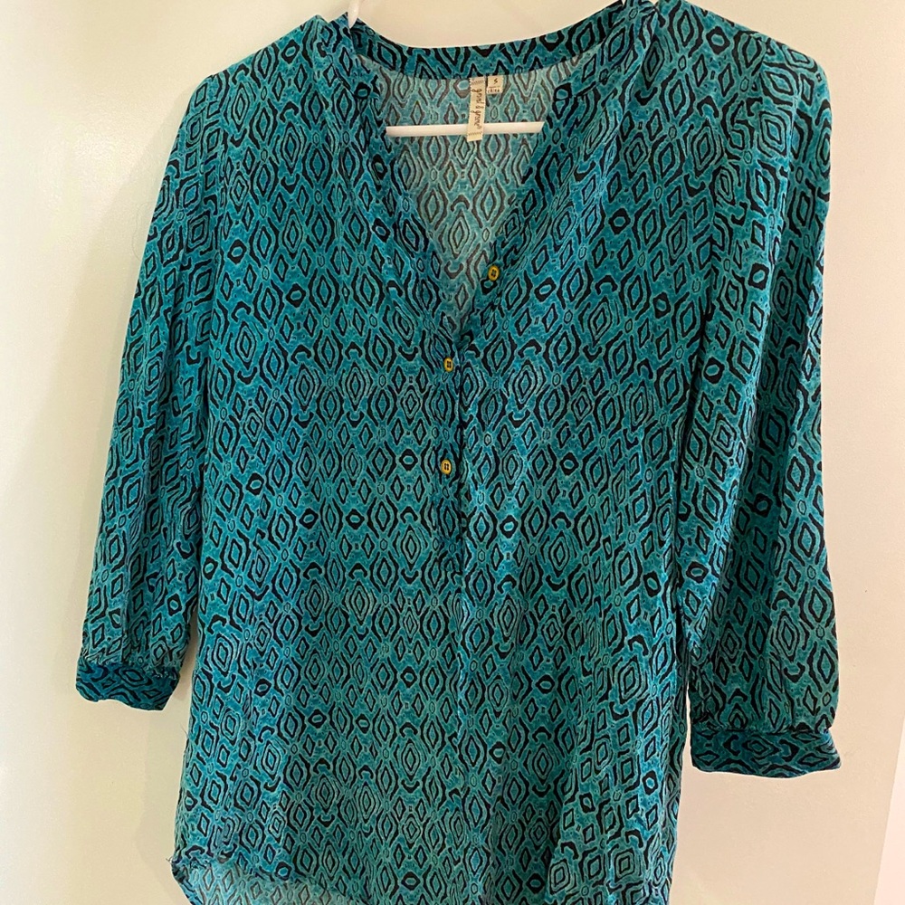 Turquoise patterned top